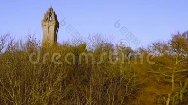 国家华莱士<strong>纪念</strong>碑是一座塔，矗立在克雷格修道院的肩膀上，山顶俯瞰苏格兰的斯特林